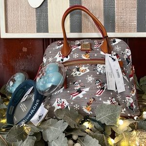 ❤️SOLD❤️Dooney and Bourke Mickey & friends purse handbag & Disney Parks l